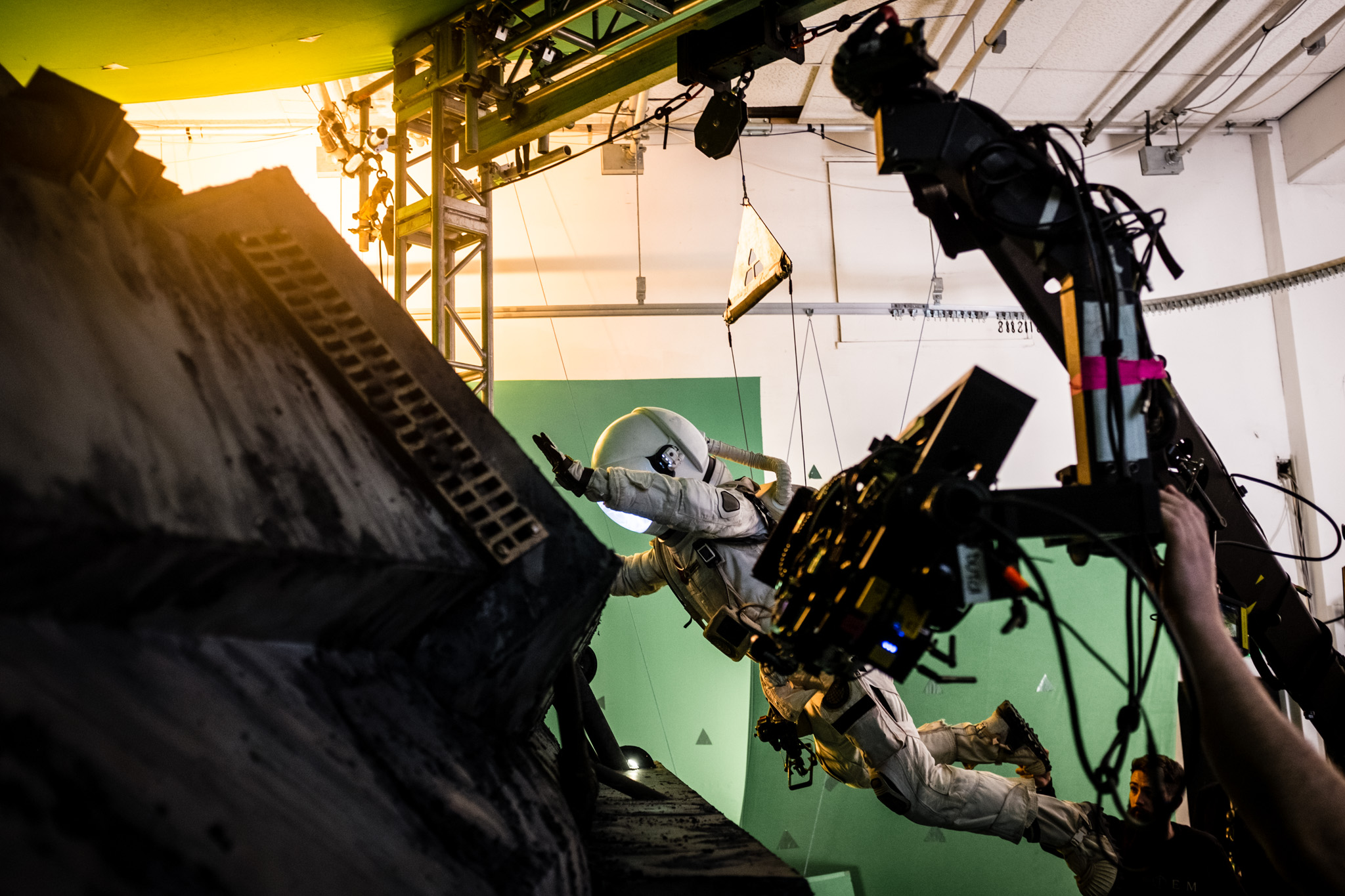 Behind the scenes on a visual effects shoot with green screen and camera rig